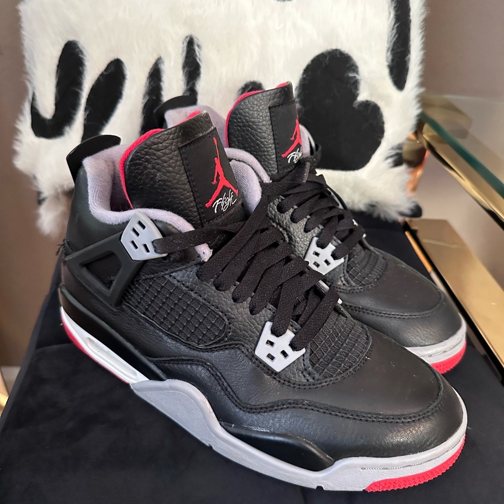 Air Jordan 4 Bred